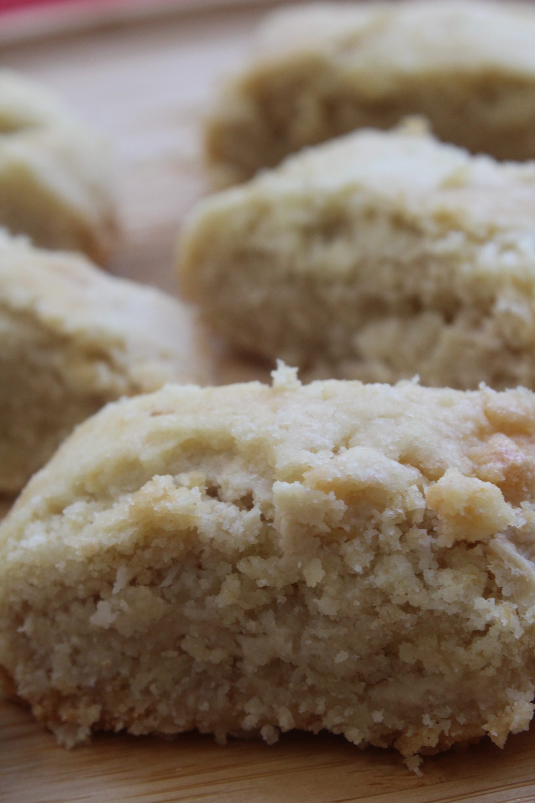 עוגיות מגולגלות חלווה עם טחינה, ממרח חלבה וקוקוס: אופציה לעוגיות פרווה וטבעוניות!