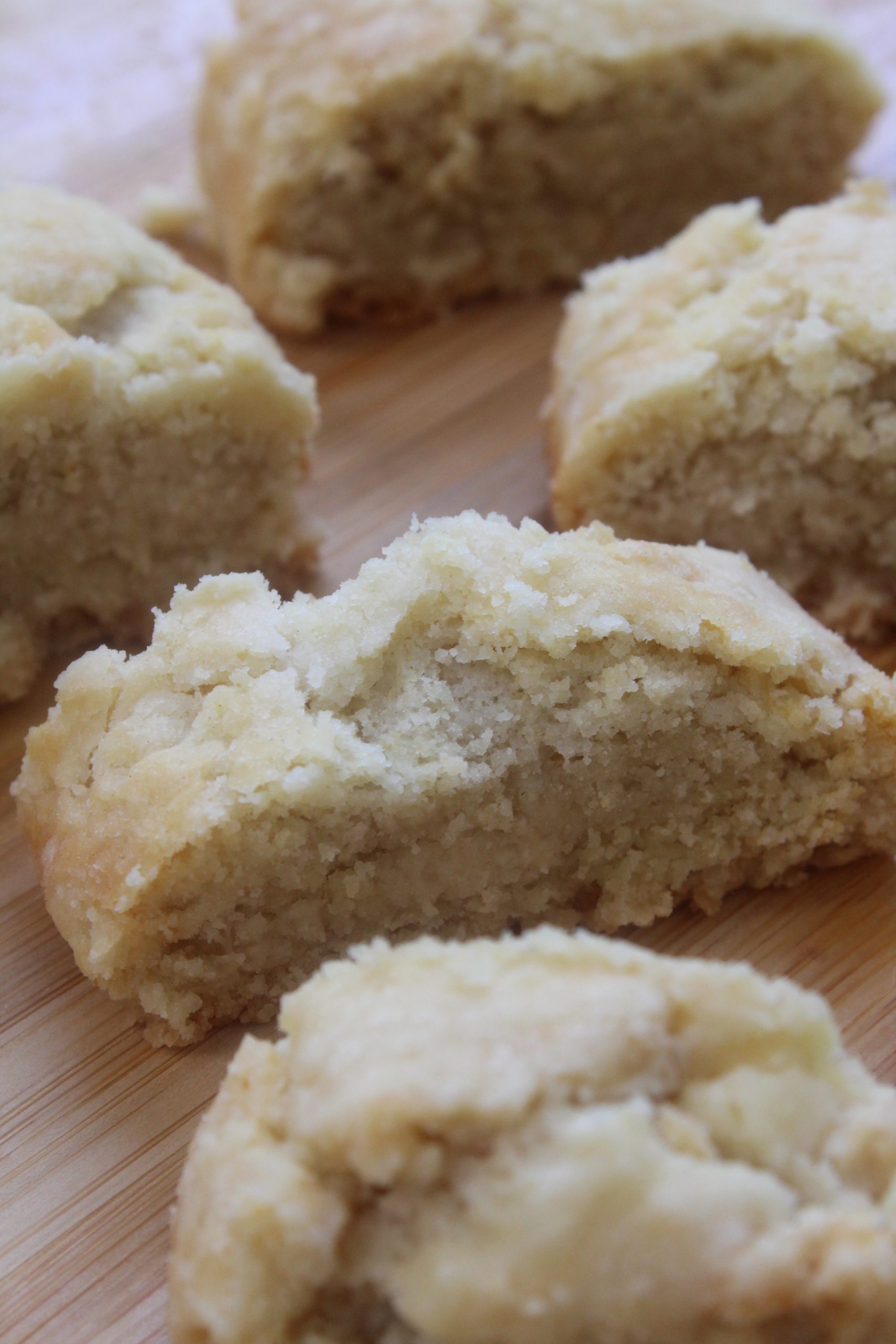 עוגיות מגולגלות חלווה עם טחינה, ממרח חלבה וקוקוס: אופציה לעוגיות פרווה וטבעוניות!